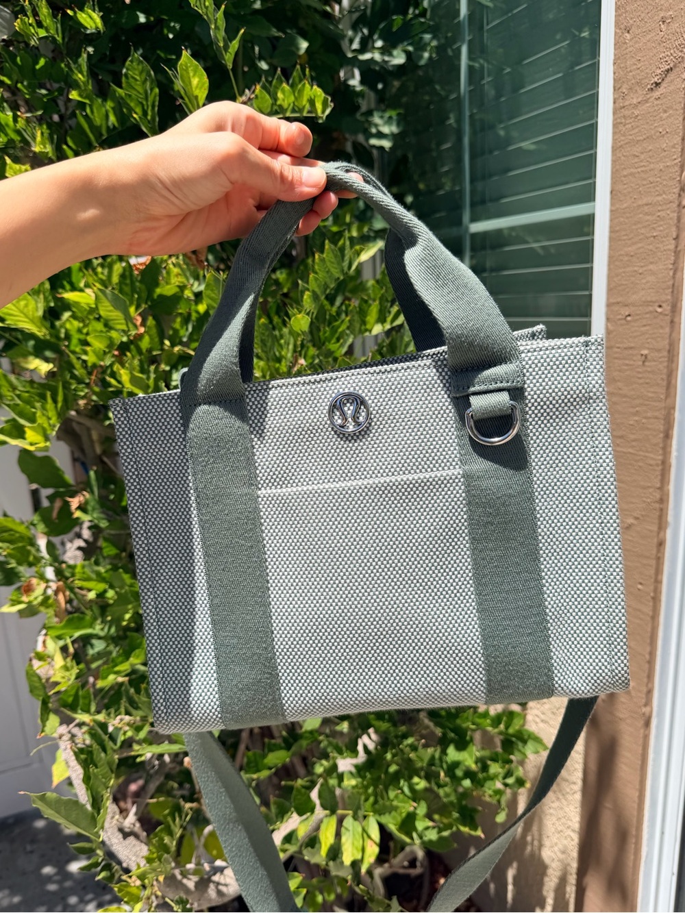 Lululemon Two-Tone Canvas Mini Tote Bag 4.5L
DESIGNED FOR CASUAL